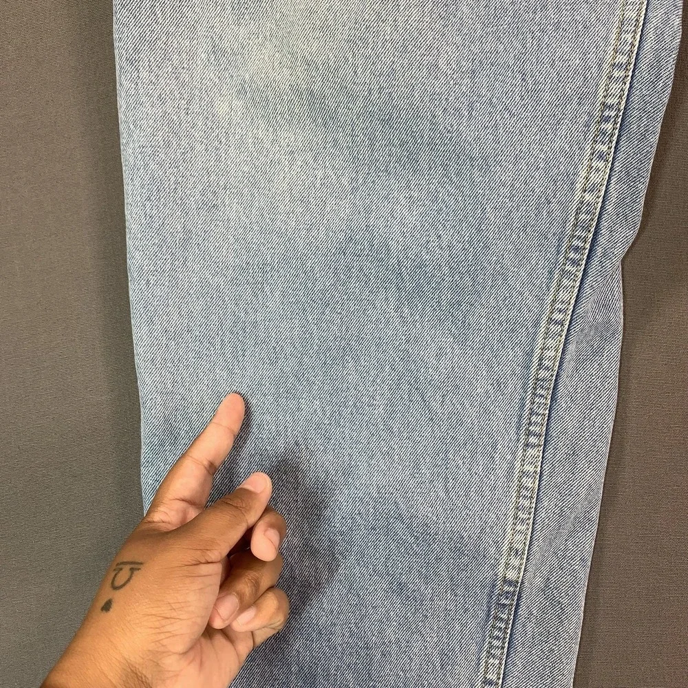 Levis 550 Jeans Mens 42x32 Blue Denim Relaxed Tapered Leg Light Wash (41x32 Fit)